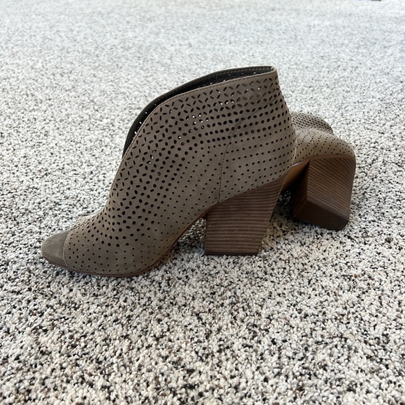 Vince Camino Kainan booties, size 7.5 - Picture 2 of 3